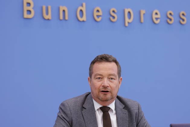 Uli Grötsch, Polizeibeauftragter des Bundes beim Deutschen Bundestag, Deutschland, Berlin, Bundespressekonferenz, Thema: Bericht des Polizeibeauftragten des Bundes beim Deutschen Bundestag *** Uli Grötsch, Federal Police Commissioner to the German Bundestag, Germany, Berlin, Federal Press Conference, Topic: Report by the Federal Police Commissioner to the German Bundestag