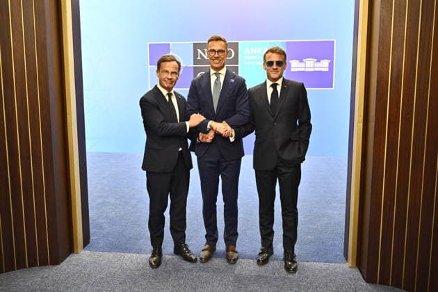 ANKARA, TURKIET 20260708 Sveriges statsminister Ulf Kristersson (M), Alexander Stubb och Frankrikes president Emmanuel Macron innan gruppfotot under Nato-toppmötet i Ankara, Turkiet. ANKARA TURKIET x10430x *** ANKARA, TURKEY 20260708 Swedish Prime Minister Ulf Kristersson (M), Alexander Stubb, and French President Emmanuel Macron before the group photo at the NATO summit in Ankara, Turkey ANKARA TURKEY x10430x  Copyright: xChristinexOlsson TTx NATO-TOPPMÖTE ANKARA 2026 jP7WA5CyLwQ