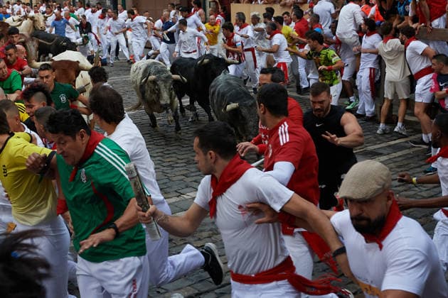 July 8, 2026, Pamplona, Navarra, Spain: Bull runners in front of bulls from the Cebada Gago ranch during the second bull run of the San Fermin festival 2026. Pamplona Spain  - ZUMAs197 20260708_aaa_s197_026 Copyright: xElsaxAxBravox