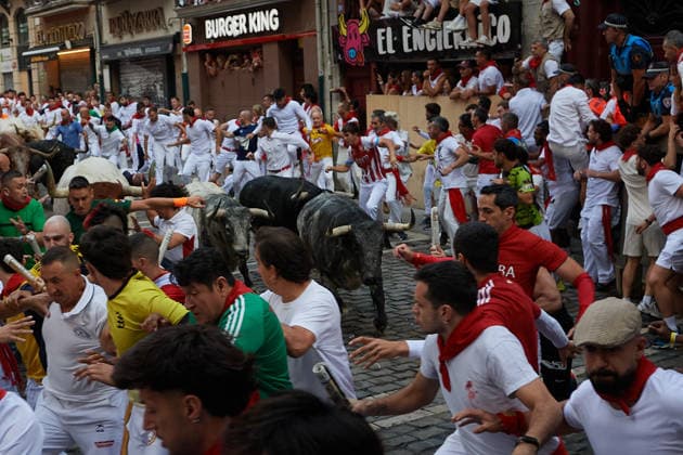 July 8, 2026, Pamplona, Navarra, Spain: Second bull run during the San Fermin festivities 2026 with the Cebada Gago livestock, Pamplona Spain  - ZUMAs197 20260708_aaa_s197_027 Copyright: xElsaxAxBravox