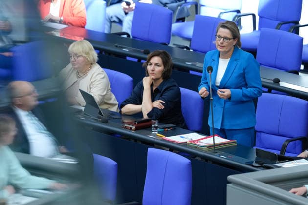 Deutscher Bundestag, 88. Plenarsitzung Dr. Stefanie Hubig, Bundesministerin der Justiz und fuer Verbraucherschutz im Portrait bei ihren einletenden Worten zum vor der Befragung der Bundesregierung bei der 88. Sitzung des Deutschen Bundestag in Berlin, 08.07.2026 Berlin Berlin Deutschland *** German Bundestag, 88th Plenary Session: A portrait of Dr. Stefanie Hubig, Federal Minister of Justice and Consumer Protection, as she delivers her opening remarks prior to the questioning of the Federal Government at the 88th session of the German Bundestag in Berlin, July 8, 2026, Berlin, Berlin, Germany