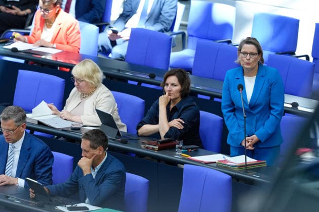 Deutscher Bundestag, 88. Plenarsitzung Dr. Stefanie Hubig, Bundesministerin der Justiz und fuer Verbraucherschutz bei der Beantwortung der Fragen der Abegordneten im Rahmen der Befragung der Bundesregierung in der 88. Sitzung des Deutschen Bundestag in Berlin, 08.07.2026 Berlin Berlin Deutschland *** German Bundestag, 88th Plenary Session: Dr. Stefanie Hubig, Federal Minister of Justice and Consumer Protection, answering questions from members of parliament during the questioning of the federal government at the 88th session of the German Bundestag in Berlin, July 8, 2026, Berlin, Berlin, Germany
