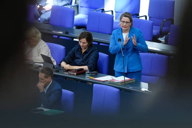 Deutscher Bundestag, 88. Plenarsitzung Dr. Stefanie Hubig, Bundesministerin der Justiz und fuer Verbraucherschutz bei ihren einletenden Worten zum vor der Befragung der Bundesregierung bei der 88. Sitzung des Deutschen Bundestag in Berlin, 08.07.2026 Berlin Berlin Deutschland *** German Bundestag, 88th Plenary Session: Dr. Stefanie Hubig, Federal Minister of Justice and Consumer Protection, delivering her opening remarks prior to the questioning of the Federal Government at the 88th session of the German Bundestag in Berlin, July 8, 2026, Berlin, Berlin, Germany