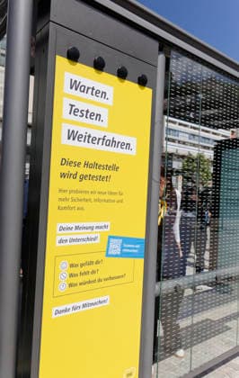 BVG und Wall testen digitale Wartehalle 2026-07-08 Deutschland, Berlin Die Berliner Verkehrsbetriebe BVG testen gemeinsam mit dem straßenmöbelhersteller Wall-JC Decaux eine neue Wartehalle, die über Direktkontakt zur Sicherheitsleitstelle, Solarpanele, digitale Fahrgastinfo, USB-Ladestation Defibrilator und eine digitalen Light-Screen verfügt. Im Bild *** BVG and Wall Test Digital Bus Shelter July 8, 2026, Germany, Berlin The Berlin Transport Authority (BVG), in collaboration with street furniture manufacturer Wall JC Decaux, is testing a new bus shelter equipped with direct contact to the security control center, solar panels, digital passenger information, a USB charging station, a defibrillator, and a digital light screen.