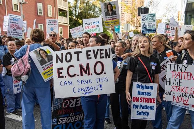 Nurses strike at Brigham and Women s Hospital in Boston BOSTON, UNITED STATES - JULY 8: Nursing staff from Brigham and Women s Hospital demonstrate in front of Brigham Hospital as they picket and strike in Boston, Massachusetts, United States on July 8, 2026. 4000 nurses are on strike as they try to negotiate a new contract with the hospital. Joseph Prezioso Anadolu Boston United States. Editorial use only. Please get in touch for any other usage.  Copyright: x2026xAnadoluxJosephxPreziosox