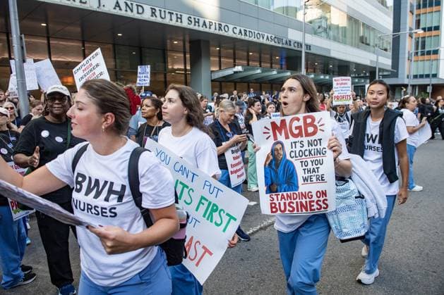 Nurses strike at Brigham and Women s Hospital in Boston BOSTON, UNITED STATES - JULY 8: Nursing staff from Brigham and Women s Hospital demonstrate in front of Brigham Hospital as they picket and strike in Boston, Massachusetts, United States on July 8, 2026. 4000 nurses are on strike as they try to negotiate a new contract with the hospital. Joseph Prezioso Anadolu Boston United States. Editorial use only. Please get in touch for any other usage.  Copyright: x2026xAnadoluxJosephxPreziosox