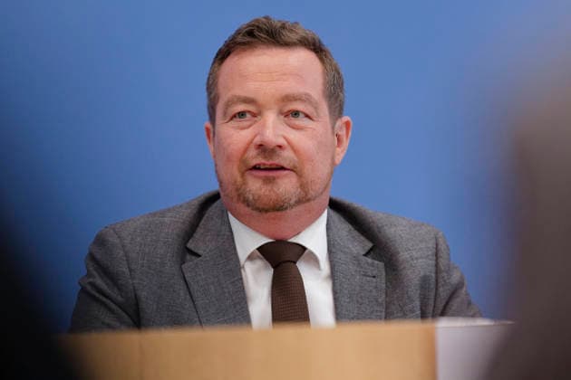 Bericht des Polizeibeauftragten vorgestellt 2026-07-08 Deutschland, Berlin Bundespressekonferenz: Der Polizeibeauftragte des Bundes beim Deutschen Bundestag, Uli Grötsch (SPD), stellt seinen dritten Tätigkeitsbericht vor. *** Police Commissioner s Report Presented July 8, 2026, Germany, Berlin, Federal Press Conference Uli Grötsch (SPD), the Federal Police Commissioner to the German Bundestag, presents his third annual report
