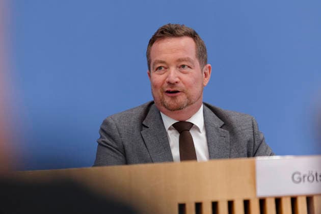 Bericht des Polizeibeauftragten vorgestellt 2026-07-08 Deutschland, Berlin Bundespressekonferenz: Der Polizeibeauftragte des Bundes beim Deutschen Bundestag, Uli Grötsch (SPD), stellt seinen dritten Tätigkeitsbericht vor. *** Police Commissioner s Report Presented July 8, 2026, Germany, Berlin, Federal Press Conference Uli Grötsch (SPD), the Federal Police Commissioner to the German Bundestag, presents his third annual report