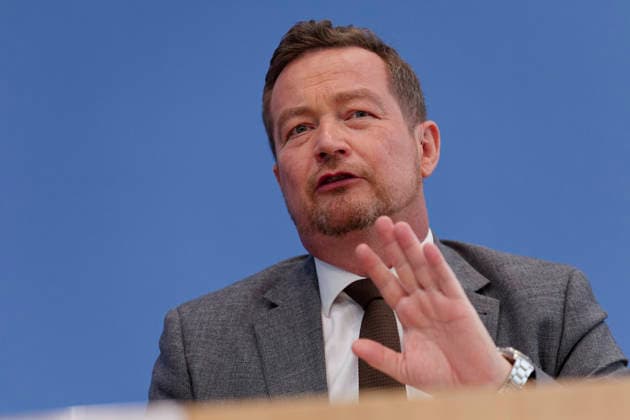 Bericht des Polizeibeauftragten vorgestellt 2026-07-08 Deutschland, Berlin Bundespressekonferenz: Der Polizeibeauftragte des Bundes beim Deutschen Bundestag, Uli Grötsch (SPD), stellt seinen dritten Tätigkeitsbericht vor. *** Police Commissioner s Report Presented July 8, 2026, Germany, Berlin, Federal Press Conference Uli Grötsch (SPD), the Federal Police Commissioner to the German Bundestag, presents his third annual report