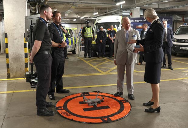 King Charles III Opens Headquarters Of The British Transport Police LONDON, ENGLAND - JULY 08: King Charles III speaks with specialist officers from the drone team for a demonstration of their capabilities during the official opening of the British Transport Police Headquarters on July 08, 2026 in London, England. During the engagement, His Majesty met British Transport Police (BTP) officers and first responders who attended the scene after the Bedford train crash on June 19., Credit:Shane Anthony Sinclair PA ROTA - B68 Avalon United Kingdom, England, London  Copyright: xShanexAnthonyxSinclairx xPAxROTAx-xB68x xAvalonx 1115254737