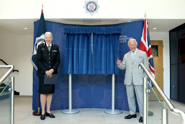 King Charles III Opens Headquarters Of The British Transport Police LONDON, ENGLAND - JULY 08: King Charles III (R) smiles ahead of unveiling a plaque during the official opening of the British Transport Police Headquarters on July 08, 2026 in London, England. During the engagement, His Majesty met British Transport Police (BTP) officers and first responders who attended the scene after the Bedford train crash on June 19., Credit:Shane Anthony Sinclair PA ROTA - B68 Avalon United Kingdom, England, London  Copyright: xShanexAnthonyxSinclairx xPAxROTAx-xB68x xAvalonx 1115254840