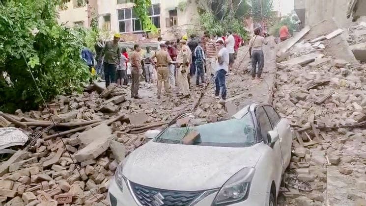 RECORD DATE NOT STATED Under-Construction Building Collapses in New Delhi s Rohini Sector 16 New Delhi, Jul 08 (ANI): A view of a damaged vehicle trapped under the piles of rubble after an under-construction building collapsed at Rohini s Sector 16, in New Delhi on Wednesday. Search and rescue operations underway. (ANI Video Grab) NEW DELHI Delhi India Copyright: xANIx ANI_20260708390