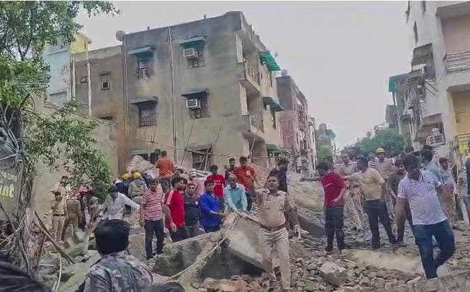 RECORD DATE NOT STATED Under-Construction Building Collapses in New Delhi s Rohini Sector 16 New Delhi, Jul 08 (ANI): Piles of rubble present after an under-construction building collapsed at Rohini s Sector 16, in New Delhi on Wednesday. Search and rescue operations underway. (ANI Video Grab) NEW DELHI Delhi India Copyright: xANIx ANI_20260708396