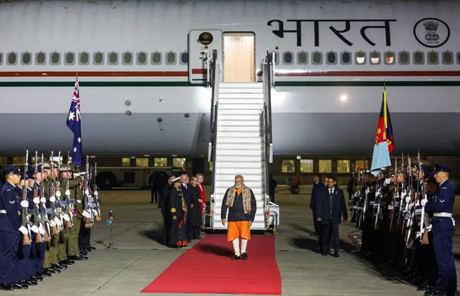 RECORD DATE NOT STATED Prime Minister Narendra Modi receives ceremonial welcome as he arrives in Australia Melbourne Australia , Jul 08 (ANI): Prime Minister Narendra Modi receives ceremonial welcome as he arrives in Australia, in Melbourne on Wednesday. (@narendramodi X ANI Photo) Melbourne Australia Copyright: xANIx ANI_20260708426