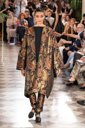PFW - Franck Sorbier Runway A model walks the runway during the Franck Sorbier Haute Couture Fall Winter 2026 2027 show as part of Paris Fashion Week in Paris, France on July 08, 2026. Photo by Laurent Zabulon ABACAPRESS.COM  Copyright: xZabulonxLaurent ABACAx