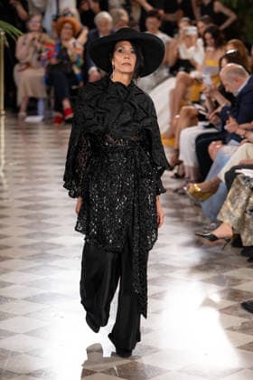 PFW - Franck Sorbier Runway A model walks the runway during the Franck Sorbier Haute Couture Fall Winter 2026 2027 show as part of Paris Fashion Week in Paris, France on July 08, 2026. Photo by Laurent Zabulon ABACAPRESS.COM  Copyright: xZabulonxLaurent ABACAx