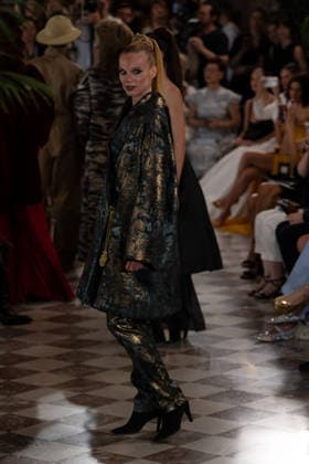 PFW - Franck Sorbier Runway A model walks the runway during the Franck Sorbier Haute Couture Fall Winter 2026 2027 show as part of Paris Fashion Week in Paris, France on July 08, 2026. Photo by Laurent Zabulon ABACAPRESS.COM  Copyright: xZabulonxLaurent ABACAx