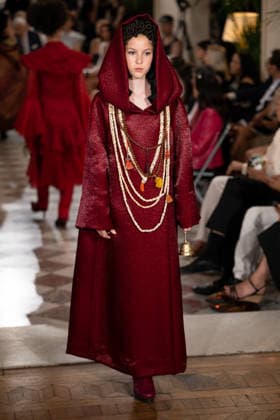 PFW - Franck Sorbier Runway A model walks the runway during the Franck Sorbier Haute Couture Fall Winter 2026 2027 show as part of Paris Fashion Week in Paris, France on July 08, 2026. Photo by Laurent Zabulon ABACAPRESS.COM  Copyright: xZabulonxLaurent ABACAx