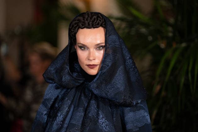 PFW - Franck Sorbier Runway A model walks the runway during the Franck Sorbier Haute Couture Fall Winter 2026 2027 show as part of Paris Fashion Week in Paris, France on July 08, 2026. Photo by Laurent Zabulon ABACAPRESS.COM  Copyright: xZabulonxLaurent ABACAx