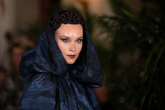 PFW - Franck Sorbier Runway A model walks the runway during the Franck Sorbier Haute Couture Fall Winter 2026 2027 show as part of Paris Fashion Week in Paris, France on July 08, 2026. Photo by Laurent Zabulon ABACAPRESS.COM  Copyright: xZabulonxLaurent ABACAx