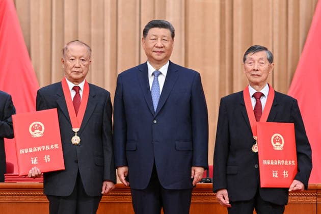 (260708) -- BEIJING, July 8, 2026 -- Chinese President Xi Jinping, also general secretary of the Communist Party of China Central Committee and chairman of the Central Military Commission, presents China s top sci-tech award for the year 2025 to Chen Liquan (R), a researcher at the Institute of Physics under the Chinese Academy of Sciences (CAS) and a Chinese Academy of Engineering (CAE) academician, and Ben De (L), a researcher at the China Electronics Technology Group Corporation and a CAE academician, at the Great Hall of the People in Beijing, capital of China, July 8, 2026. A meeting bringing together the national science and technology award conference, the general assemblies of the members of the CAS and the CAE, and the 11th nation 