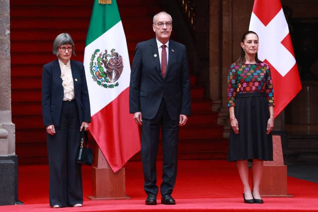 Swiss President Guy Parmelin in Mexico MEXICO CITY, MEXICO - JULY 08: Swiss President Guy Parmelin (C) accompanied by his wife Caroline Merotto (L) is received by Mexico s President Claudia Sheinbaum (R) during a welcome ceremony, at the National Palace, in Mexico City, Mexico on July 08, 2026. The visit of Swiss President Guy Parmelin to Mexico aims to strengthen bilateral economic and trade relations, as well as to promote new investment opportunities between both nations and advance the modernization of the EFTA free trade agreement. Daniel Cardenas Anadolu Mexico City Mexico. Editorial use only. Please get in touch for any other usage.  Copyright: x2026xAnadoluxDanielxCardenasx