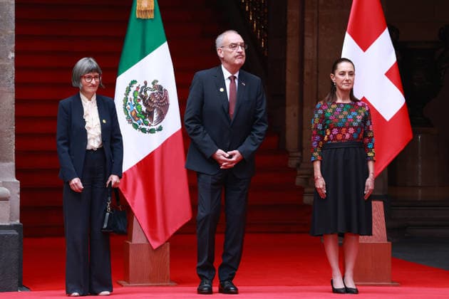 Swiss President Guy Parmelin in Mexico MEXICO CITY, MEXICO - JULY 08: Swiss President Guy Parmelin (C) accompanied by his wife Caroline Merotto (L) is received by Mexico s President Claudia Sheinbaum (R) during a welcome ceremony, at the National Palace, in Mexico City, Mexico on July 08, 2026. The visit of Swiss President Guy Parmelin to Mexico aims to strengthen bilateral economic and trade relations, as well as to promote new investment opportunities between both nations and advance the modernization of the EFTA free trade agreement. Daniel Cardenas Anadolu Mexico City Mexico. Editorial use only. Please get in touch for any other usage.  Copyright: x2026xAnadoluxDanielxCardenasx