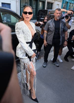 Jennifer Lopez arrives at the Zuhair Murad Haute Couture Fall Winter 2026–2027 show during Paris Fashion Week (PFW) at the Collège des Bernardins in Paris, France, on July 8, 2026. Denis Guignebourg, Bestimage. Jennifer Lopez arrives at the Zuhair Murad Haute Couture Fall Winter 2026–2027 show during Paris Fashion Week (PFW) at the Collège des Bernardins in Paris, France, on July 8, 2026. Paris, France  Copyright: xDenisxGuignebourgx xBestimagexDenisxGuignebourgx xBestimagex