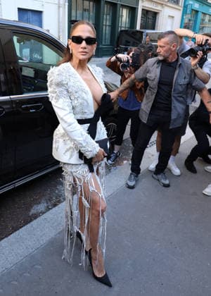 Jennifer Lopez arrives at the Zuhair Murad Haute Couture Fall Winter 2026–2027 show during Paris Fashion Week (PFW) at the Collège des Bernardins in Paris, France, on July 8, 2026. Denis Guignebourg, Bestimage. Jennifer Lopez arrives at the Zuhair Murad Haute Couture Fall Winter 2026–2027 show during Paris Fashion Week (PFW) at the Collège des Bernardins in Paris, France, on July 8, 2026. Paris, France  Copyright: xDenisxGuignebourgx xBestimagexDenisxGuignebourgx xBestimagex