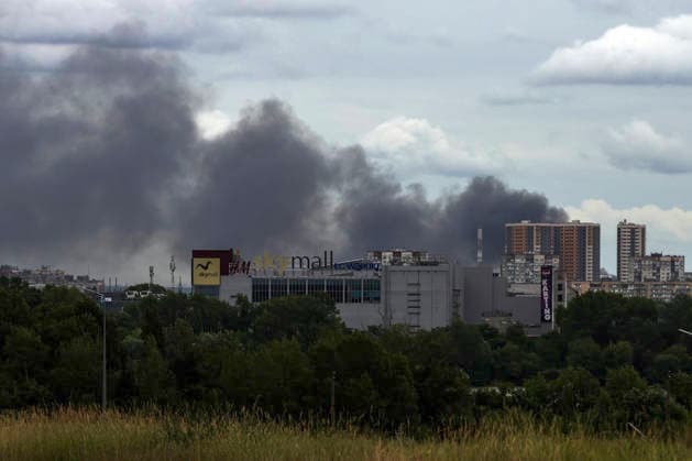 Russian Attacks On The Kyiv, Ukraine Thick smoke billows over Kyiv, Ukraine, on July 8, 2026, after a fire is sparked in the city. According to Ukrainian authorities, at least two people are killed and several others are injured in Russian military operations on the capital on July 8. Kyiv Ukraine  Copyright: xMaxymxMarusenkox originalFilename: musiienko-notitle260708_np082.jpg