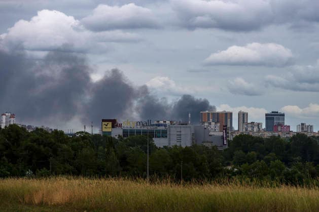Russian Attacks On The Kyiv, Ukraine Thick smoke billows over Kyiv, Ukraine, on July 8, 2026, after a fire is sparked in the city. According to Ukrainian authorities, at least two people are killed and several others are injured in Russian military operations on the capital on July 8. Kyiv Ukraine  Copyright: xMaxymxMarusenkox originalFilename: musiienko-notitle260708_npWDP.jpg