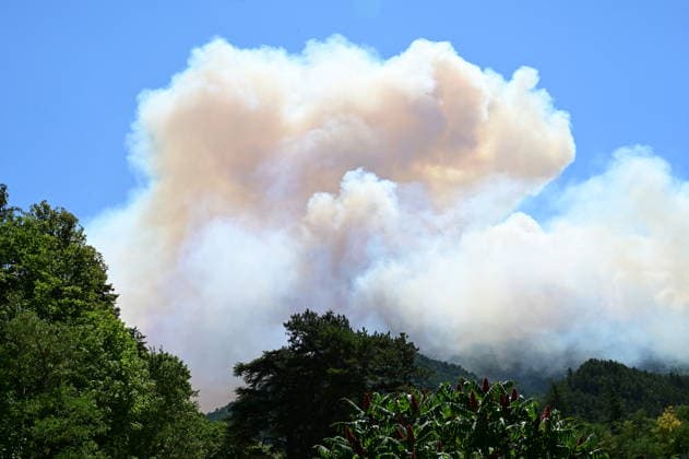 A fire in the commune of Die, in the Drôme department, burned more than 2,500 hectares on Wednesday, July 8, 2026. The department is currently under an orange heat wave alert. Romain Doucelin, Bestimage, Die, France  Copyright: xRomainxDoucelinx xBestimagexRomainxDoucelinx xBestimagex
