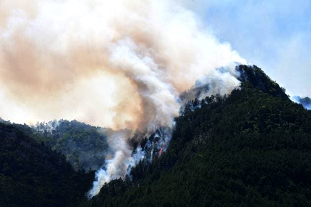 A fire in the commune of Die, in the Drôme department, burned more than 2,500 hectares on Wednesday, July 8, 2026. The department is currently under an orange heat wave alert. Romain Doucelin, Bestimage, Die, France  Copyright: xRomainxDoucelinx xBestimagexRomainxDoucelinx xBestimagex
