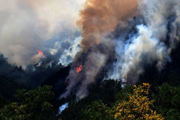 A fire in the commune of Die, in the Drôme department, burned more than 2,500 hectares on Wednesday, July 8, 2026. The department is currently under an orange heat wave alert. Romain Doucelin, Bestimage, Die, France  Copyright: xRomainxDoucelinx xBestimagexRomainxDoucelinx xBestimagex