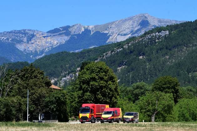 Fire truck at the fire in the town of Die in the Drôme department, where more than 2,500 hectares burned on Wednesday, July 8, 2026. The department is currently under an orange heat wave alert. Romain Doucelin, Bestimage, Die, France  Copyright: xRomainxDoucelinx xBestimagexRomainxDoucelinx xBestimagex