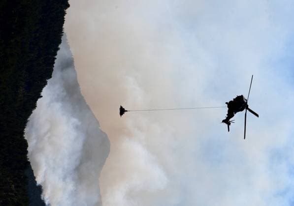 Firefighters in helicopters during the wildfire in the town of Die, in the Drôme department, which burned more than 2,500 hectares on Wednesday, July 8, 2026. The department is currently under an orange heat wave alert. Romain Doucelin, Bestimage, Die, France  Copyright: xRomainxDoucelinx xBestimagexRomainxDoucelinx xBestimagex