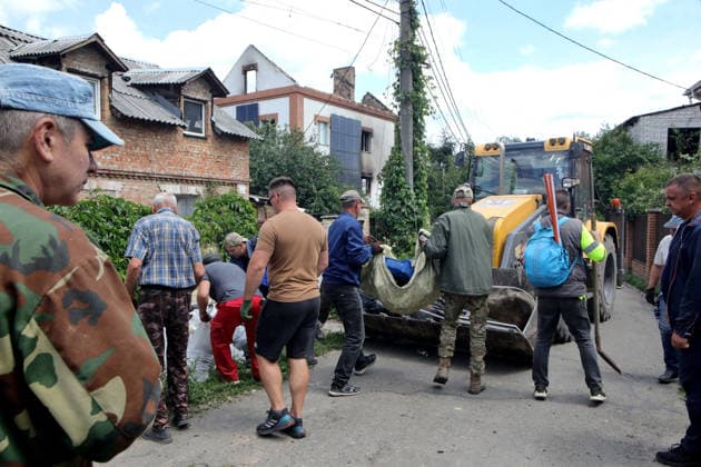 RECORD DATE NOT STATED Men clear debris and building rubble following the overnight Russian attack of July 6, Vyshneve, Kyiv region, Ukraine, on July 7, 2026. Russian forces launched a massive attack on Kyiv and the surrounding region using various types of missiles and attack drones. According to the State Emergency Service of Ukraine, seven people were killed in Vyshneve. Residential development on five streets was completely destroyed, while warehouses and businesses sustained damage. More than 600 local residents were evacuated because of the risk posed by unexploded ordnance (Photo by Volodymyr Tarasov Ukrinform) Aftermath of Russian attack and secondary explosions cleared in Vyshneve  Copyright: xVolodymyrxTarasovx