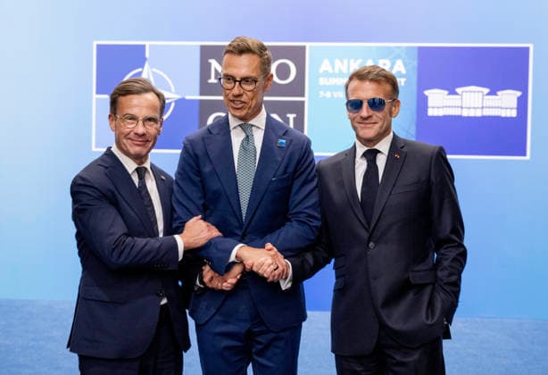 ANKARA, TURKIET 20260708 Sveriges statsminister Ulf Kristersson (M), Alexander Stubb och Frankrikes president Emmanuel Macron innan gruppfotot under Nato-toppmötet i Ankara, Turkiet. ANKARA TURKIET x10430x *** ANKARA, TURKEY 20260708 Swedish Prime Minister Ulf Kristersson (M), Alexander Stubb, and French President Emmanuel Macron before the group photo during the NATO summit in Ankara, Turkey ANKARA TURKEY x10430x  Copyright: xChristinexOlsson TTx NATO-TOPPMÖTE ANKARA 2026 IXe6llkOMws