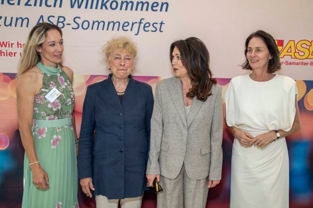ABB BERBEN- Christine Theiss, Gesine Schwan und Iris Berben Katarina Barley zu Gast bei der Verleihung des Annemarie-Renger-Preises an Iris Berben im Restaurant Weltwirtschaft im Haus der Kulturen der Welt in Berlin am 08.07.2026 Berlin Deutschland *** ABB BERBEN Christine Theiss, Gesine Schwan, and Iris Berben Katarina Barley attended the presentation of the Annemarie Renger Prize to Iris Berben at the Weltwirtschaft restaurant in the Haus der Kulturen der Welt in Berlin on July 8, 2026, Berlin, Germany