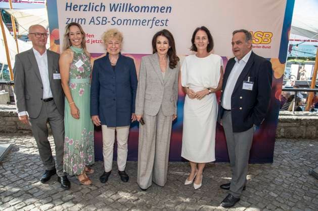 ABB BERBEN-Dr Uwe Martin Fichtmüller, Christine Theiss, Gesine Schwan, Iris Berben, Katarina Barley und Knut Fleckenstein zu Gast bei der Verleihung des Annemarie-Renger-Preises an Iris Berben im Restaurant Weltwirtschaft im Haus der Kulturen der Welt in Berlin am 08.07.2026 Berlin Deutschland *** ABB BERBEN Dr. Uwe Martin Fichtmüller, Christine Theiss, Gesine Schwan, Iris Berben, Katarina Barley, and Knut Fleckenstein attended the presentation of the Annemarie Renger Prize to Iris Berben at the Weltwirtschaft restaurant in the Haus der Kulturen der Welt in Berlin on July 8, 2026, Berlin, Germany