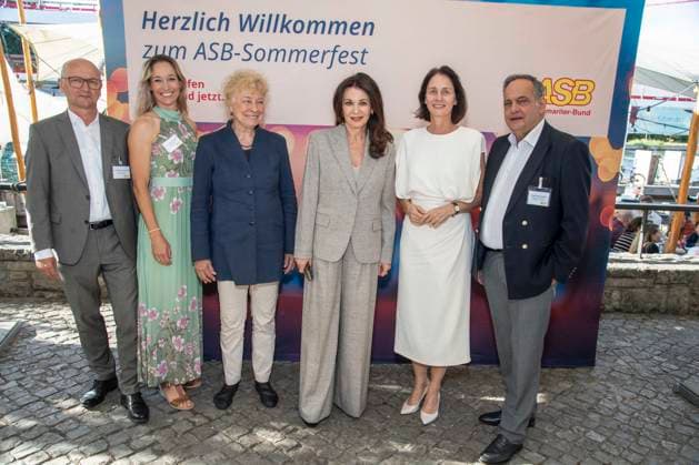ABB BERBEN-Dr Uwe Martin Fichtmüller, Christine Theiss, Gesine Schwan, Iris Berben, Katarina Barley und Knut Fleckenstein zu Gast bei der Verleihung des Annemarie-Renger-Preises an Iris Berben im Restaurant Weltwirtschaft im Haus der Kulturen der Welt in Berlin am 08.07.2026 Berlin Deutschland *** ABB BERBEN Dr. Uwe Martin Fichtmüller, Christine Theiss, Gesine Schwan, Iris Berben, Katarina Barley, and Knut Fleckenstein attended the presentation of the Annemarie Renger Prize to Iris Berben at the Weltwirtschaft restaurant in the Haus der Kulturen der Welt in Berlin on July 8, 2026, Berlin, Germany
