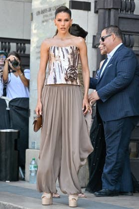 PFW Haute Couture Elie Saab Outside Arrivals JR Dy Miryan arriving at the Elie Saab show during Haute Couture Fashion Week in Paris, France, on 8 July 2026. Photo by Julien Reynaud APS-Medias ABACAPRESS.COM Paris France  Copyright: xReynaudxJulien APS-Medias ABACAx