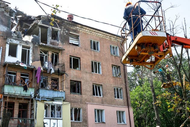 RECORD DATE NOT STATED A utility worker on an aerial platform repairs damaged power lines next to a five-storey residential building damaged by a Russian missile strike, Kharkiv, Ukraine, on July 8, 2026. The Russian army launched a missile attack on a five-storey residential building in the city’s Nemyshlianskyi district, partially destroying the fifth floor. Two people were killed and at least 23 others, including four children, were injured (Photo by Viacheslav Madiievskyi Ukrinform) Russia strikes five-storey residential building in Kharkiv with missile  Copyright: xViacheslavxMadiievskyix