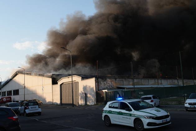 IPA86517319 - Milan, July 8, 2026: Major fire at the Bartolini BRT warehouse on Via Don Giovanni Minzoni  Copyright: xDuilioxPiaggesix xDuilioxPiaggesix 86517319