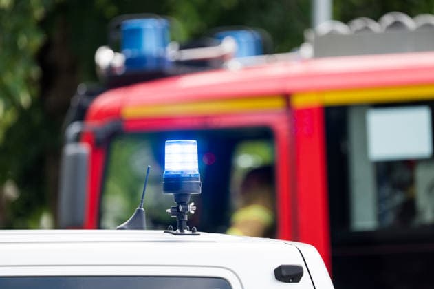GER, Bayern, Schongau, Amoklauf, Welfen Gymnasium, Schongau, Juli 8, 2026, v.l.: Polizei, Blaulicht, Feuerwehr, Einsatz, Bereitschaft, Sirene *** GER, Bavaria, Schongau, shooting spree, Welfen Gymnasium, Schongau, July 8, 2026, from left: police, emergency lights, fire department, emergency response, on standby, siren Copyright: HMB-Media MichaelxNibel