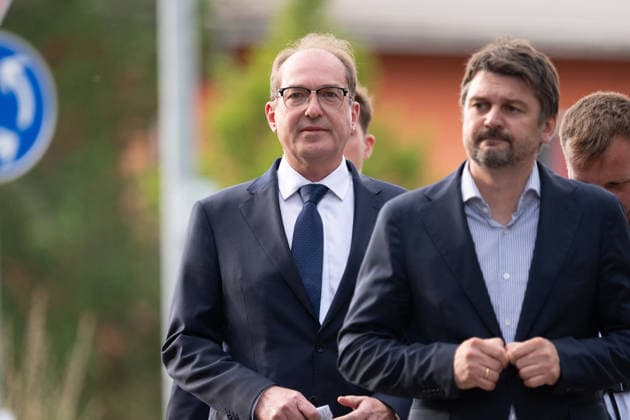 GER, Bayern, Schongau, Amoklauf, Welfen Gymnasium, Schongau, Juli 8, 2026, v.l.: Bundesinnenminister Alexander Dobrindt (CSU), Landrat Johann Bertl (CSU), Nach Stellungnahme, Pressekonferenz, nach mutmasslichen Amoklauf, Amoktat am Welfen Gymnasium in Schongau *** GER, Bavaria, Schongau, shooting spree, Welfen Gymnasium, Schongau, July 8, 2026, from left: Federal Interior Minister Alexander Dobrindt (CSU), District Administrator Johann Bertl (CSU), following a statement and press conference after an alleged shooting rampage at Welfen Gymnasium in Schongau Copyright: HMB-Media MichaelxNibel