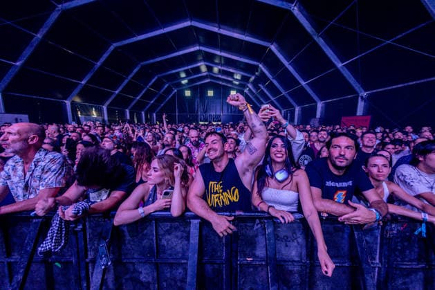 Arde Bogotá performs at Mad Cool 2026. The audience during the performance by the band Arde Bogotá at Mad Cool 2026, at the Iberdrola Music venue, on July 8, 2026, in Madrid, Spain. Mad Cool celebrates its tenth anniversary and once again brings together some of the leading national and international artists on the music scene for several days. The festival features several outdoor stages, with a continuous lineup of concerts and audiovisual performances. JULY 8, 2026 Madrid, Spain  Copyright: xRicardoxRubiox 7654771