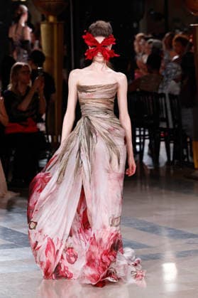(260708) -- PARIS, July 8, 2026 -- A model presents a creation by Elie Saab during the Haute Couture Week Fall Winter 2026-2027 in Paris, France, July 8, 2026. (MeetEurope Handout via Xinhua) FRANCE-PARIS-HAUTE COUTURE WEEK-ELIE SAAB XinxHuashefa 