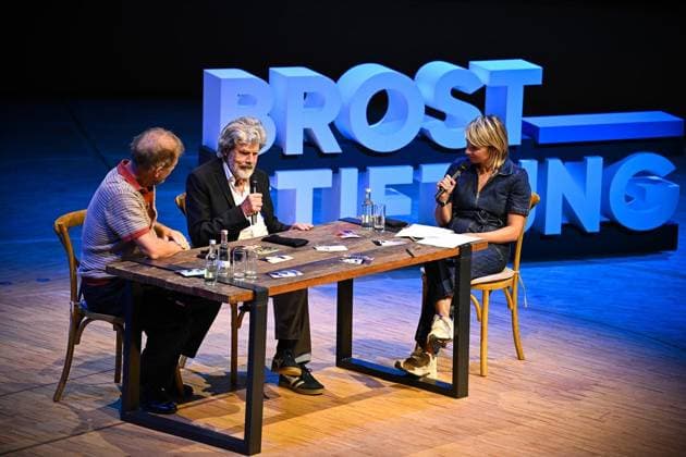 Reinhold Messner und Sönke Wortmann in der Philharmonie Essen ** NUR FÜR REDAKTIONELLE ZWECKE ** EDITORIAL USE ONLY **<p>Sönke Wortmann (l.) und Reinhold Messner im Rahmen der Gesprächsveranstaltung der Brost-Stiftung Kindheit mit Kanten - Wie Herkunft Neugier nährt in der Philharmonie Essen, am 08.07.2026 in Essen. Reinhold Messner und Sönke Wortmann sprechen über ihre Kindheit. Der Abend wurde von Sabine Heinrich moderiert. Deutschland NRW Essen Copyright: SocratesxTassos *** Reinhold Messner and Sönke Wortmann at the Philharmonie Essen ** FOR EDITORIAL USE ONLY ** EDITORIAL USE ONLY ** p Sönke Wortmann l and Reinhold Messner as part of the Brost Foundation’s discussion event Childhood with Edges: How Background Fuels Curiosity Copyright: SocratesxTassos doc86mtcky37wglqes41zfl ,EDITORIAL USE ONLY