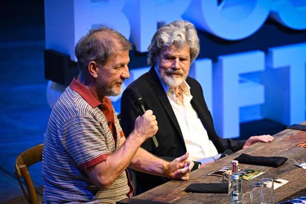 Reinhold Messner und Sönke Wortmann in der Philharmonie Essen ** NUR FÜR REDAKTIONELLE ZWECKE ** EDITORIAL USE ONLY **<p>Sönke Wortmann (l.) und Reinhold Messner im Rahmen der Gesprächsveranstaltung der Brost-Stiftung Kindheit mit Kanten - Wie Herkunft Neugier nährt in der Philharmonie Essen, am 08.07.2026 in Essen. Reinhold Messner und Sönke Wortmann sprechen über ihre Kindheit. Der Abend wurde von Sabine Heinrich moderiert. Deutschland NRW Essen Copyright: SocratesxTassos *** Reinhold Messner and Sönke Wortmann at the Philharmonie Essen ** FOR EDITORIAL USE ONLY ** EDITORIAL USE ONLY ** p Sönke Wortmann l and Reinhold Messner as part of the Brost Foundation’s discussion event Childhood with Edges: How Background Fuels Curiosity Copyright: SocratesxTassos doc86mtcl8mn4hp7i9nev7 ,EDITORIAL USE ONLY